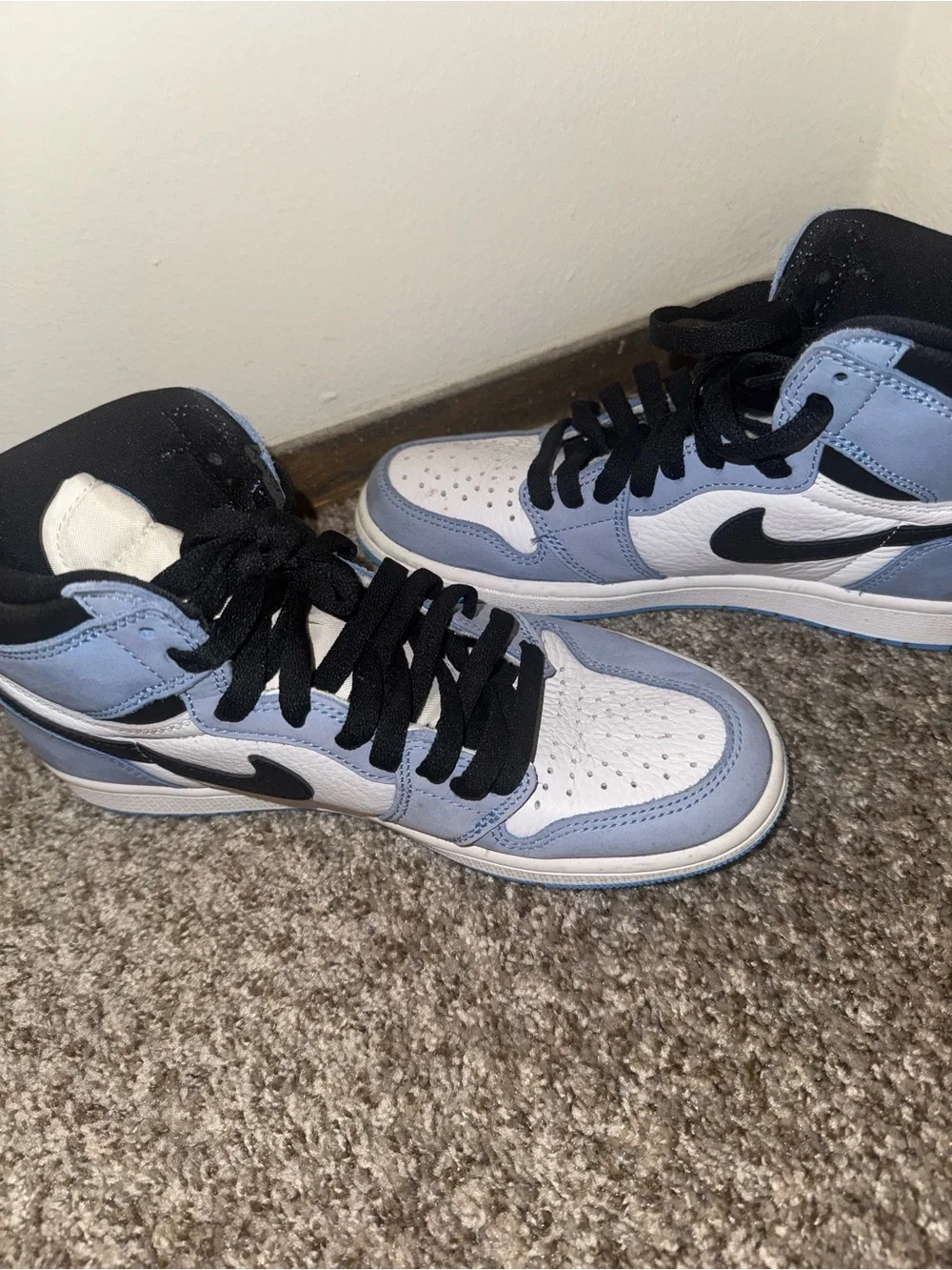 Air Jordan 1 High OG “University Blue” (UNC)